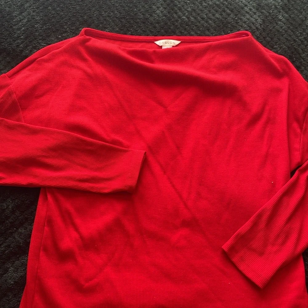 Red top - Picture 3 of 4